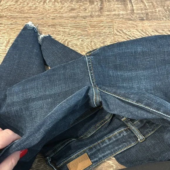 Judy Blue Jeans - Picture 3 of 3